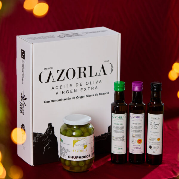 Andre julegavepakke består av Cazorla-matgaveboks med tre utvalgte olivenoljer fra Cazorla - royal, picual og Trond Moi sin signaturolje, sammen med spanske oliven i spesiell kraft-v2