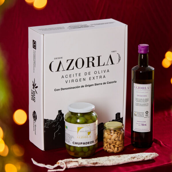 Tredje julegavepakke består av vår full Cazorla-matgaveboks med tapasbord for to, inkludert olivenolje fra Cazorla, spanske oliven i spesiell kraft, mandler og spekeskinke-v2