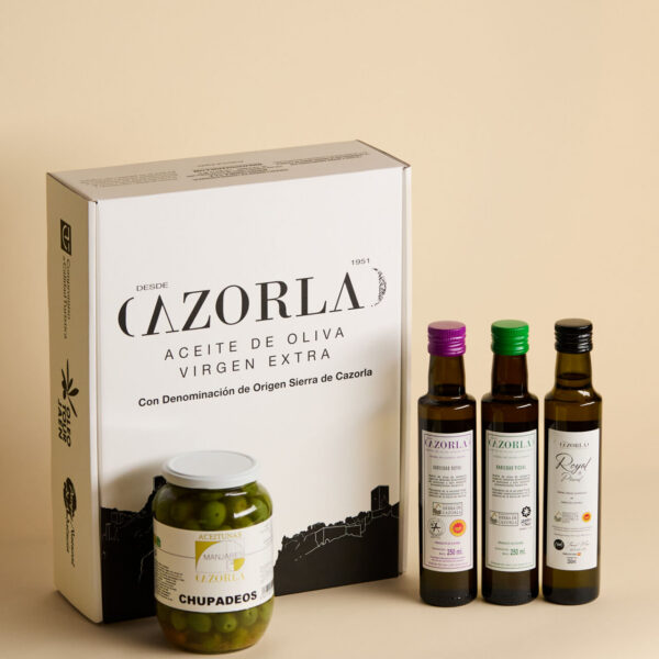 Andre julegavepakke består av Cazorla-matgaveboks med tre utvalgte olivenoljer fra Cazorla - royal, picual og Trond Moi sin signaturolje, sammen med spanske oliven i spesiell kraft-v3